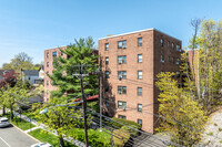 Briar Hall Condominiums in Rutherford, NJ - Foto de edificio - Building Photo