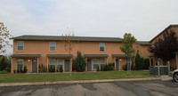 Woodland Townhomes in Marysville, CA - Foto de edificio - Building Photo