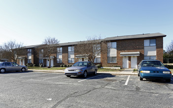 The Meadows in Raleigh, NC - Building Photo - Building Photo