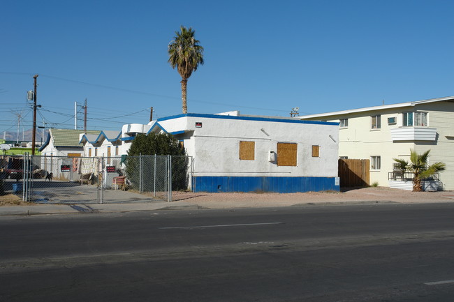 J & S Studio Apartments in Las Vegas, NV - Building Photo - Building Photo