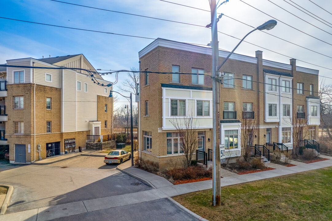 6051-6063 Kingston Rd in Toronto, ON - Building Photo