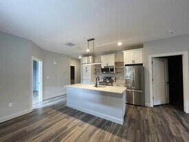 25 Lowell St in Manchester, NH - Building Photo