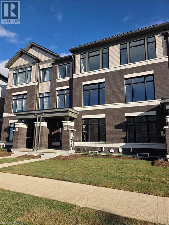 484 Provident Wy in Hamilton, ON - Building Photo