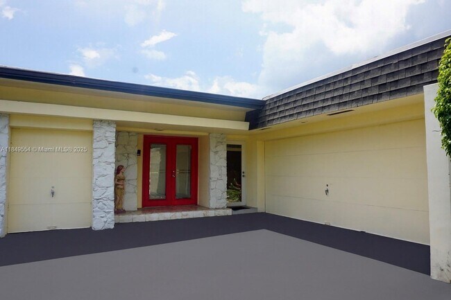 4511 King Palm Dr in Tamarac, FL - Building Photo - Building Photo