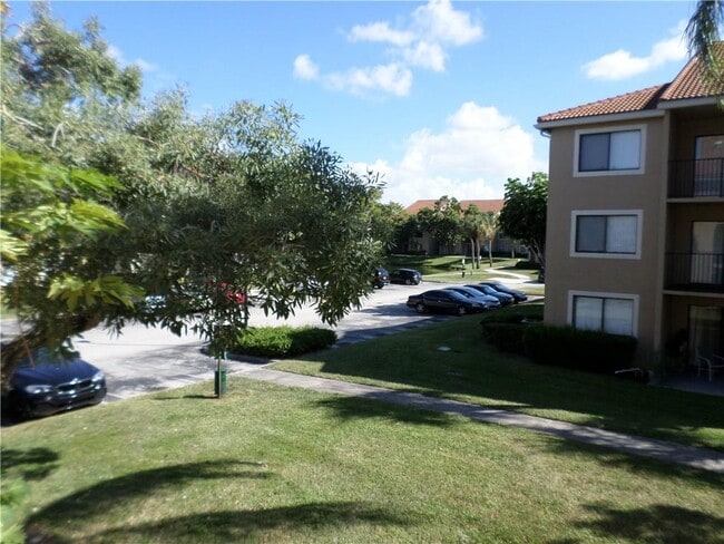 9244 W Atlantic Blvd in Coral Springs, FL - Foto de edificio - Building Photo