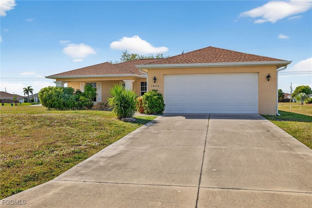 1826 NE 18th Ave in Cape Coral, FL - Building Photo
