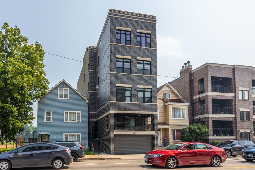 3253 N Elston Ave in Chicago, IL - Building Photo
