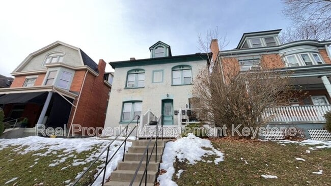 923 Chislett St in Pittsburgh, PA - Building Photo - Building Photo