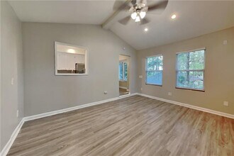 3929 Lookout Point Dr in Marietta, GA - Foto de edificio - Building Photo
