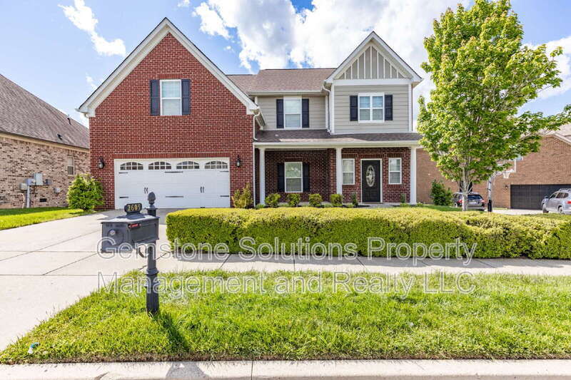 2605 Paddock Park Dr in Thompson's Station, TN - Building Photo