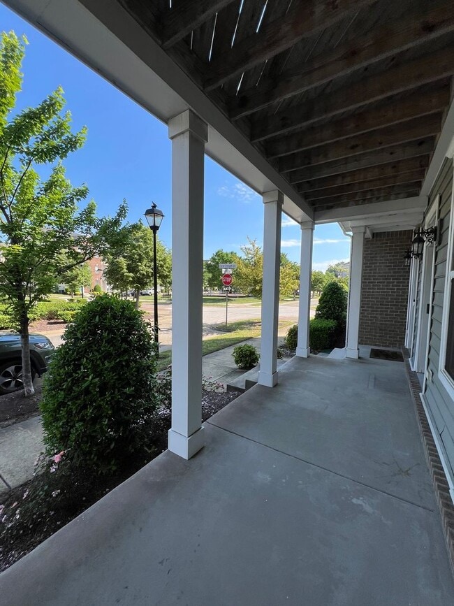 306 Fountain Way in Hampton, VA - Building Photo - Building Photo