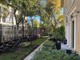 2981 NE 185th St in Aventura, FL - Building Photo