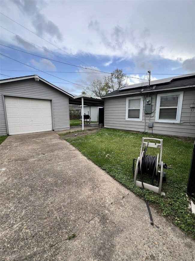 property at 12438 Dorwayne Ct