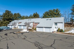 Lakeside Commons in Bristol, CT - Building Photo