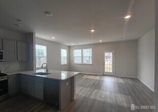 25 Elliot Ln in Mount Holly, NJ - Building Photo - Building Photo