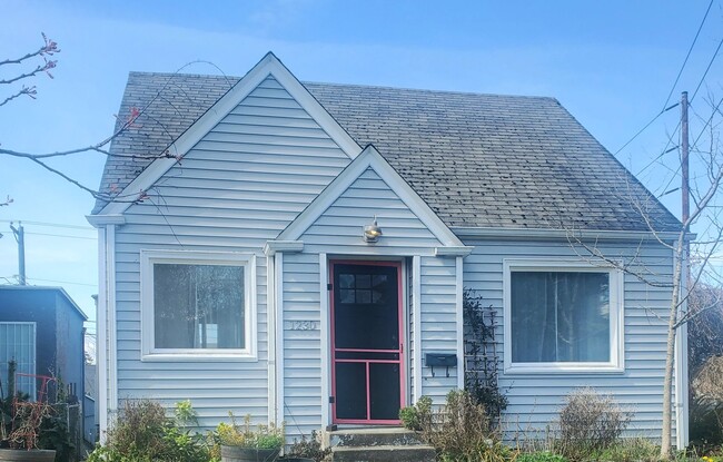 property at 1230 N Steele St