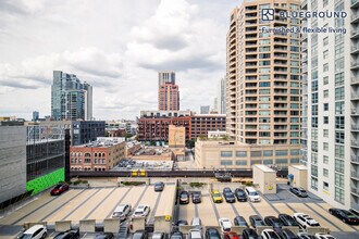 165 N Desplaines St in Chicago, IL - Building Photo - Building Photo
