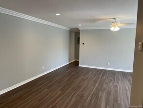 11 S Saxon Ave in Bay Shore, NY - Building Photo - Building Photo