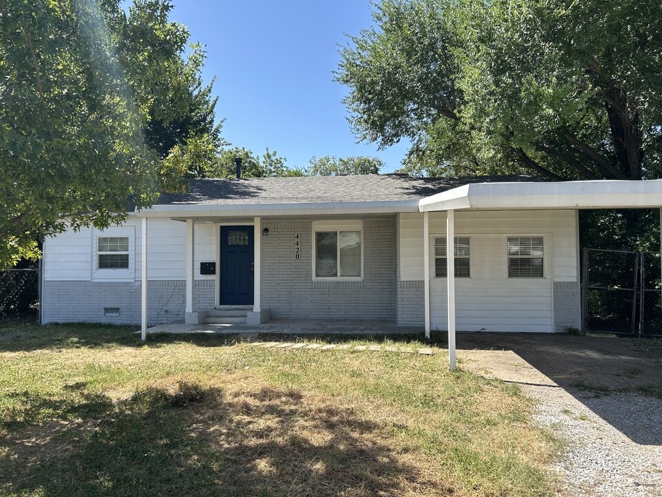 4420 SE 40th St in Del City, OK - Foto de edificio