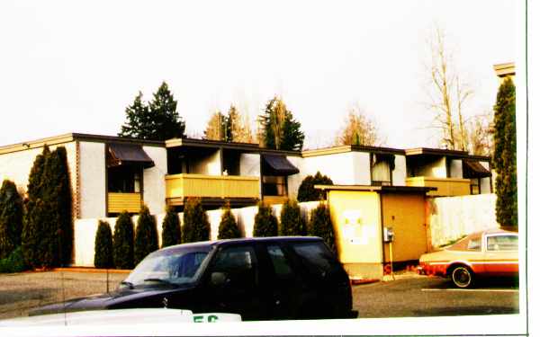 Emerald Villa Apartments in Bothell, WA - Building Photo