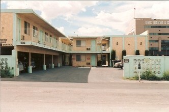 Willow Lane Apartments in Las Vegas, NV - Foto de edificio - Building Photo