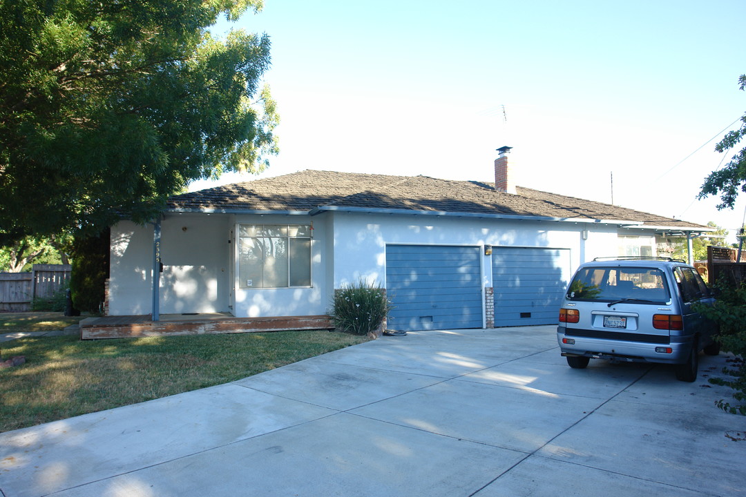 2395 Patricia Dr in Santa Clara, CA - Building Photo