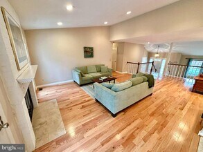 9420 Lakeside Dr in Vienna, VA - Building Photo - Building Photo