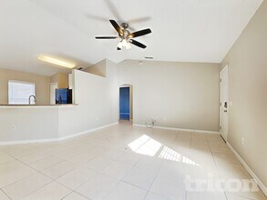 1194 Algoma St in Deltona, FL - Foto de edificio - Building Photo