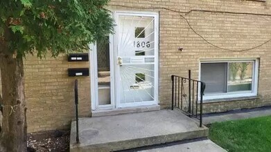 1806 S Mannheim Rd, Unit 1 in Westchester, IL - Building Photo - Building Photo