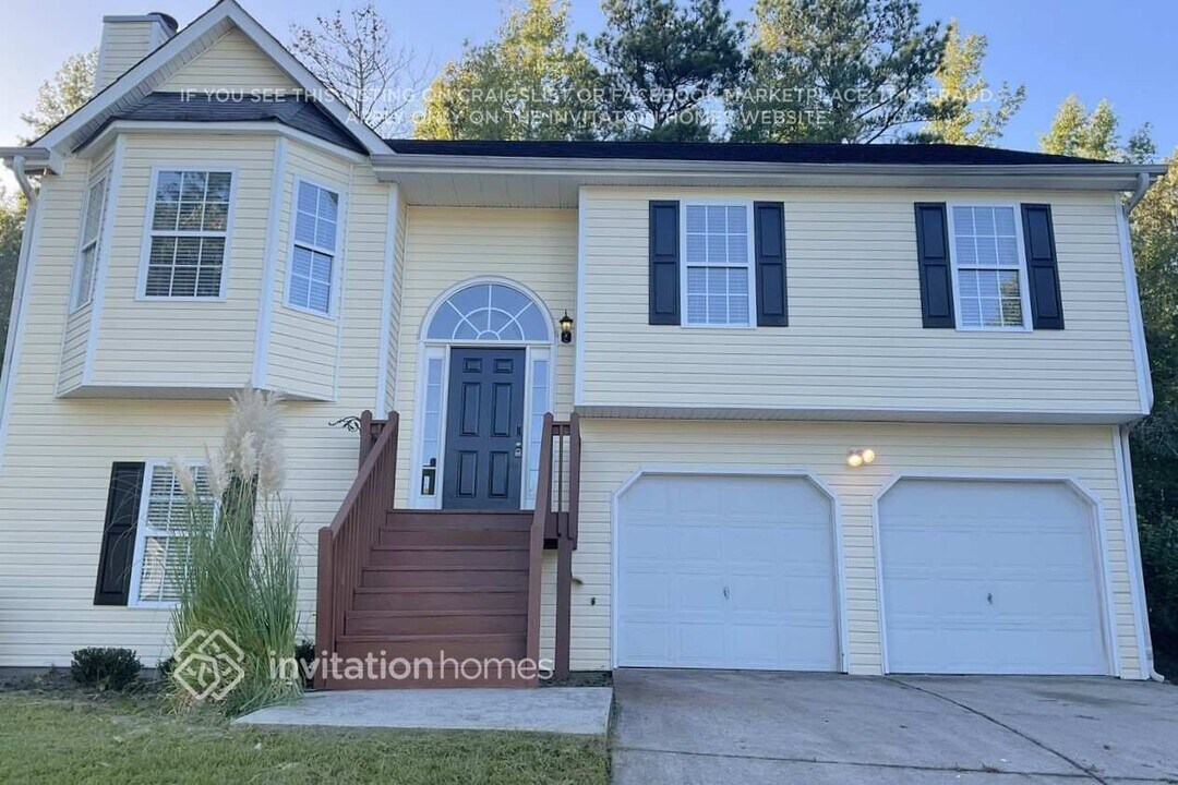 7815 Cambridge Dr in Douglasville, GA - Building Photo