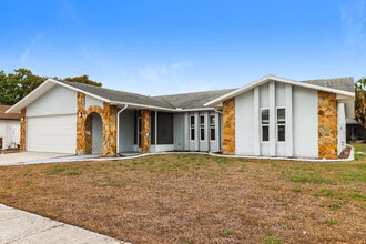 12909 Walnut Tree Ln in Hudson, FL - Foto de edificio - Building Photo