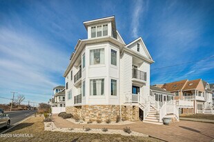 550 Whiting Ave in Manasquan, NJ - Building Photo