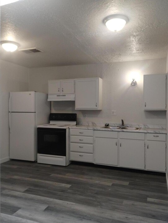 9656 4th St NW-Unit -Apt J in Albuquerque, NM - Building Photo