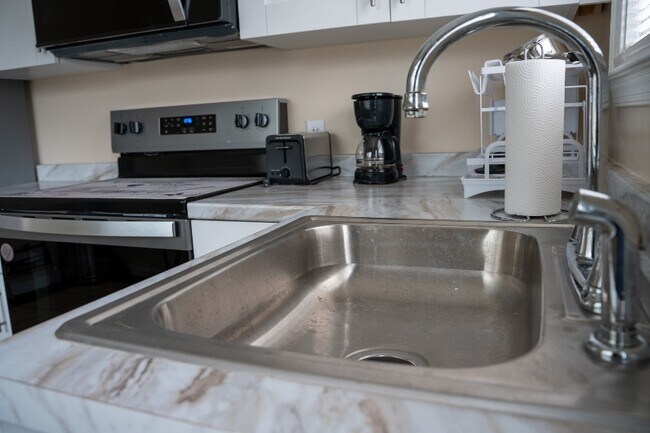 1209 Brooke Rd in Capitol Heights, MD - Foto de edificio - Building Photo