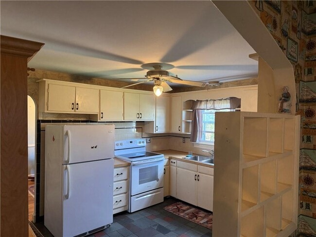 51 Sweetbriar Ave in East Providence, RI - Building Photo - Building Photo