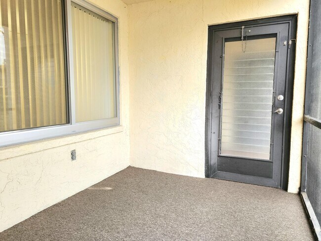 126 Lake Pine Cir in Greenacres, FL - Building Photo - Building Photo