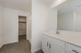 2716 Ctr Crk Ln in Fort Worth, TX - Building Photo - Building Photo