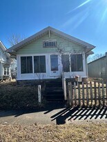 1327 W Kilgore Ave in Muncie, IN - Building Photo