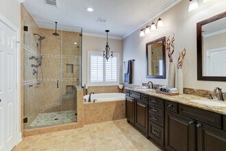 530 Park Trail Ln in Houston, TX - Building Photo - Building Photo