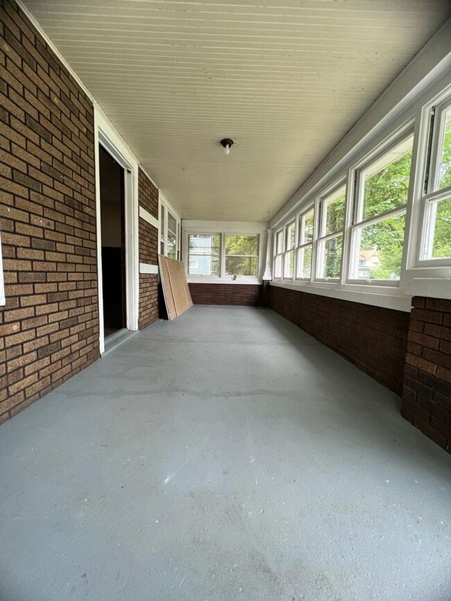 property at 614 E Broadway St