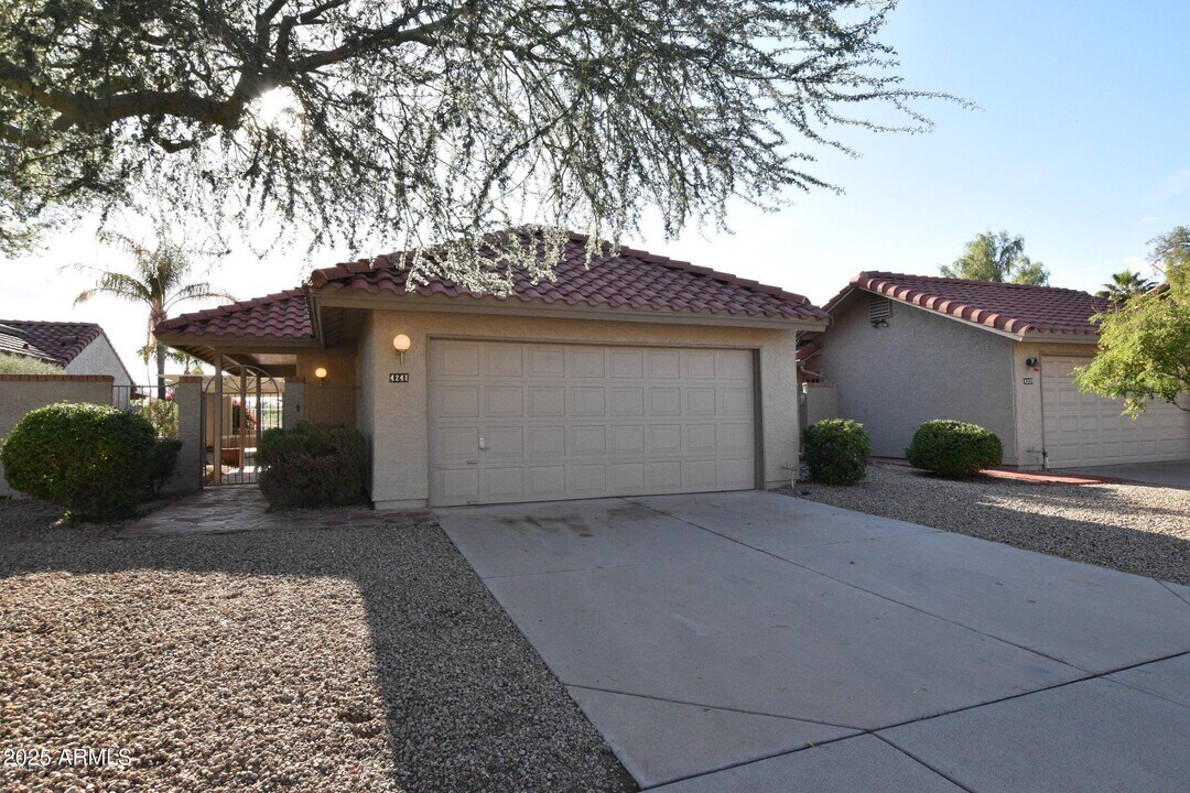 4241 E Sandia St in Phoenix, AZ - Building Photo