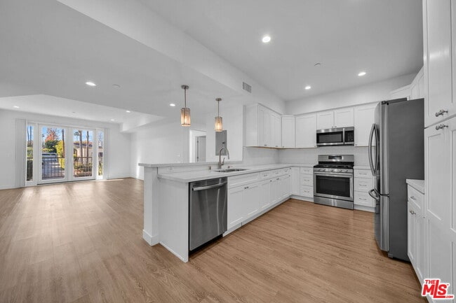 property at 4114 Vantage Ave