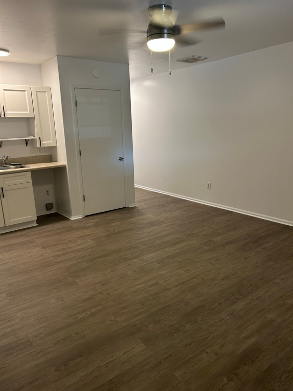 663 N Main St, Unit 103 in Clover, SC - Foto de edificio - Building Photo