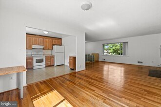 3906 Prosperity Ave in Fairfax, VA - Building Photo - Building Photo