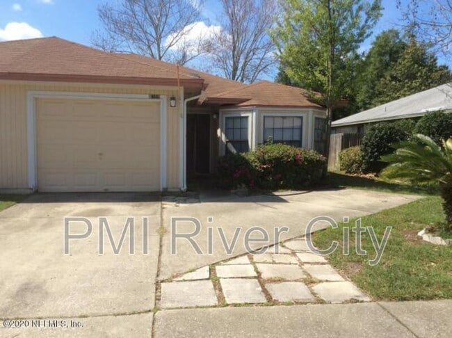 2388 Ironstone Dr E in Jacksonville, FL - Building Photo - Building Photo