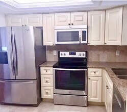 2603 Riverbluff Pky, Unit Villa #141 in Sarasota, FL - Building Photo - Building Photo