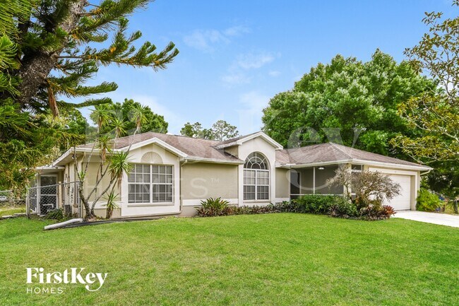 708 Prospect Ave in Lehigh Acres, FL - Foto de edificio - Building Photo