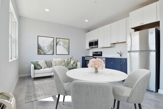 82-84 E 31ST St in Bayonne, NJ - Foto de edificio - Building Photo