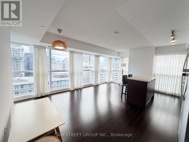 property at 386 Yonge St