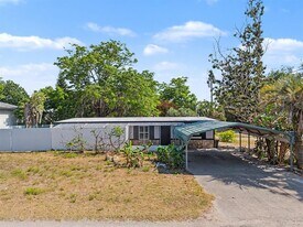 7708 Maryland Ave in Hudson, FL - Building Photo